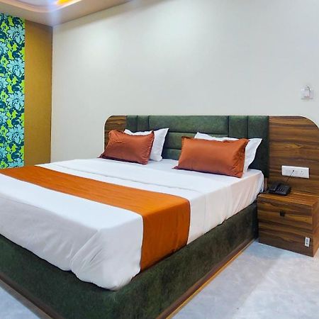 Hotel Nova Blue Ахмедабад Екстер'єр фото