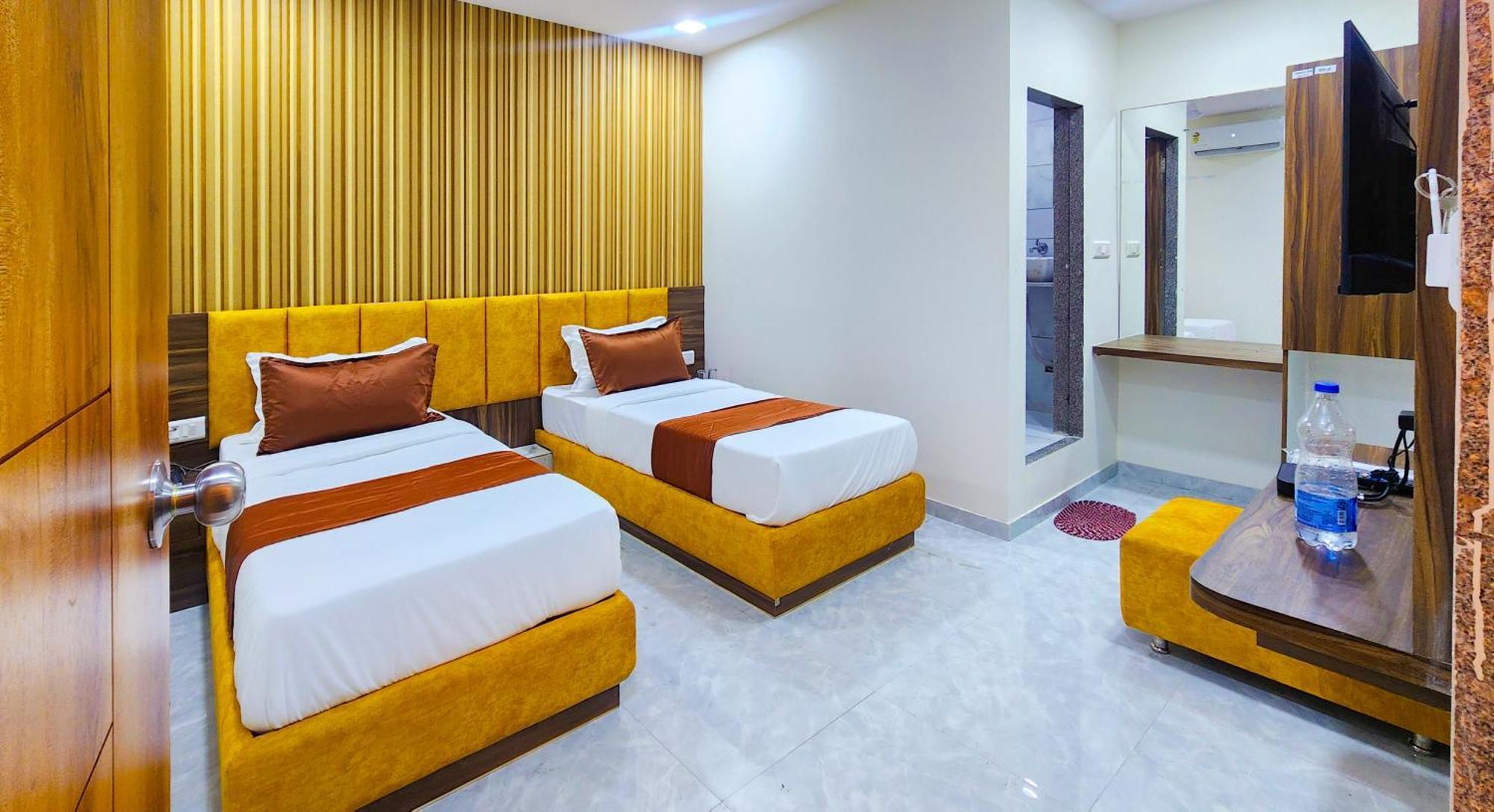 Hotel Nova Blue Ахмедабад Екстер'єр фото