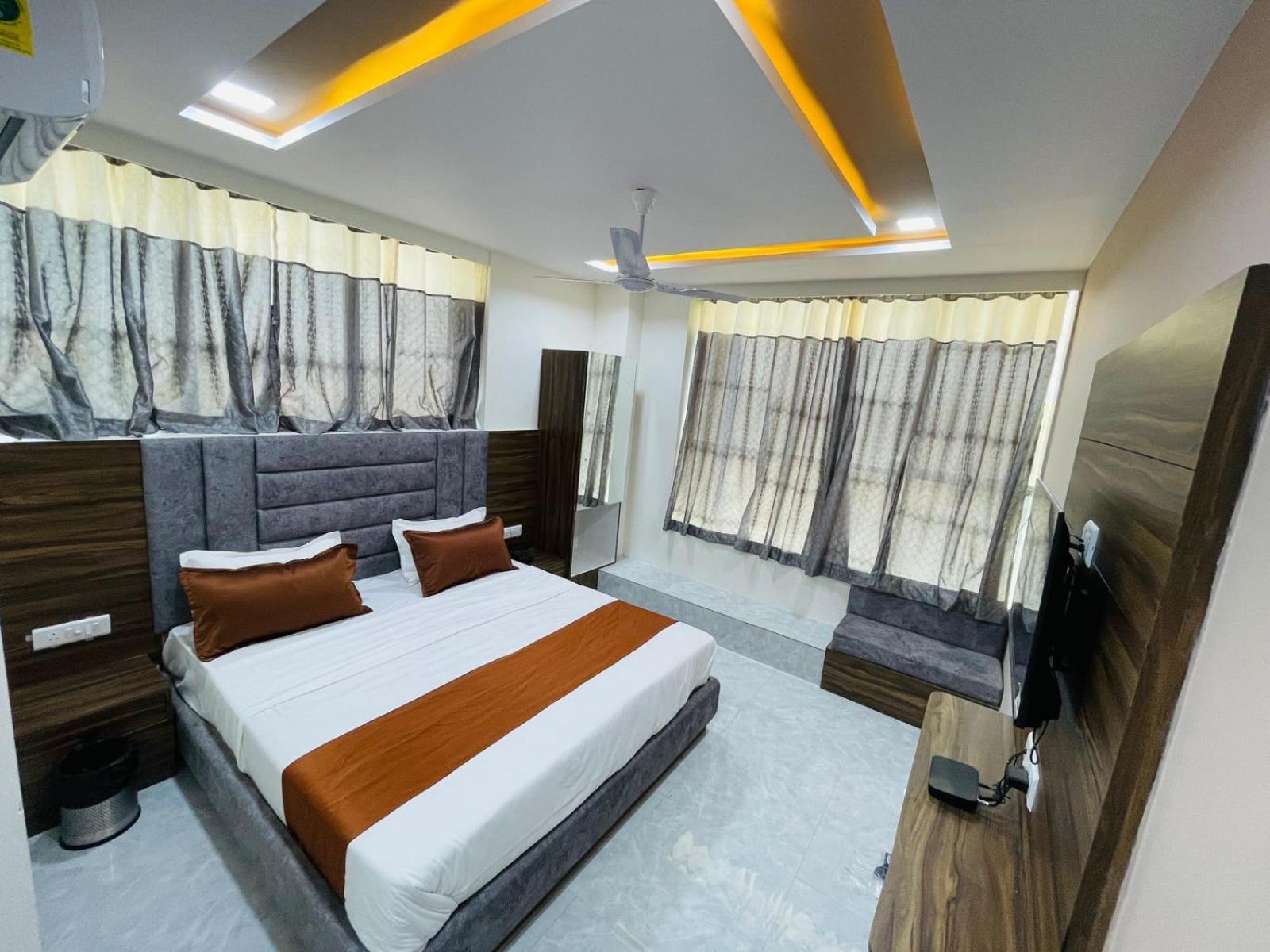 Hotel Nova Blue Ахмедабад Екстер'єр фото